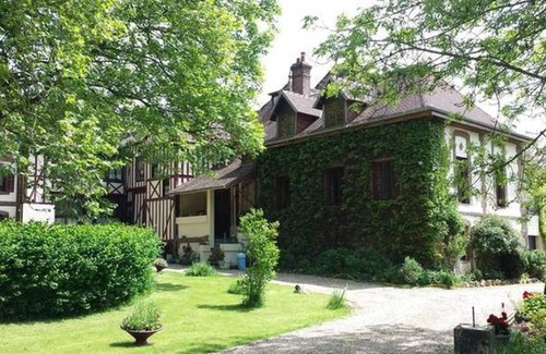 Bernay House | Detached house in a Norman mansion, Bernay