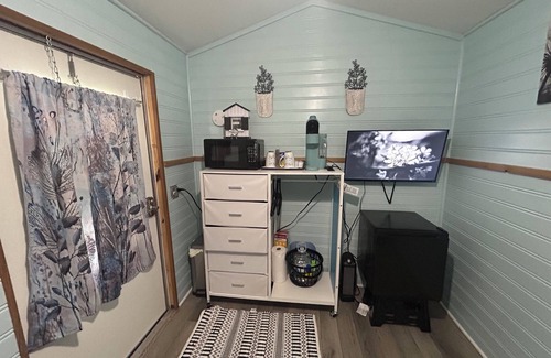 Deltona Lakes Apartment | Detached Room with AC in Suburbia.