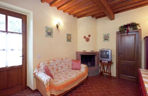 Loro Ciuffenna House | Detached villa for 6-pers with outdoor swimming pool