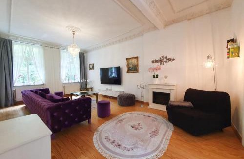 Gehlsdorf House | DEUTSCHE OSTSEEVILLA - große Villa mit Sauna, Spielplatz, PKW-Stellplätze, großer Garten