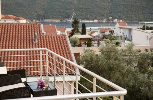 Denovici Apartment | DeVasco Designer Apartment 82sqm 150m to sea