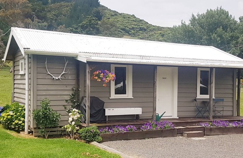 Coromandel Forest Park Cottage | Devcich Historic Farmstead - Cottage