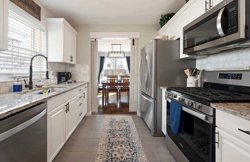 Norwood Park East House | Devon House Summary: