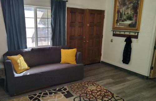 Squaw Valley House | Dew Drop Inn Kings Canyon National Park