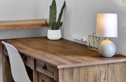 Mountain Home House | Dew Drop Inn - walkable to downtown Mountain Home, ID!