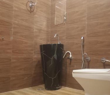 Karhal Hotel | Dhruv Vatika Karhal