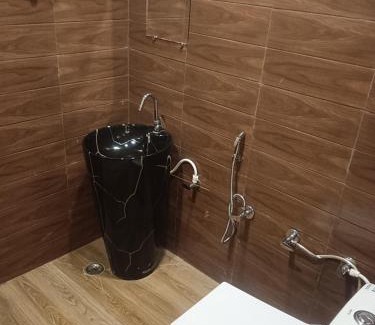 Karhal Hotel | Dhruv Vatika Karhal