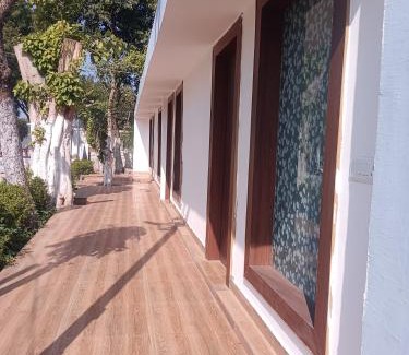 Karhal Hotel | Dhruv Vatika Karhal