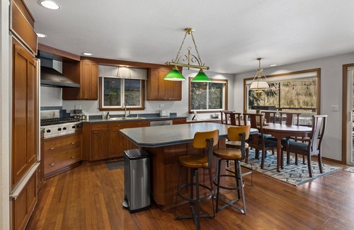 Skykomish Cabin | Diamond on the Sky: Riverfront mountain lodge w/views, fireplace & WiFi