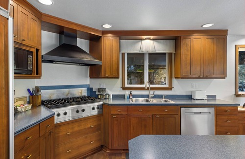 Skykomish Cabin | Diamond on the Sky: Riverfront mountain lodge w/views, fireplace & WiFi