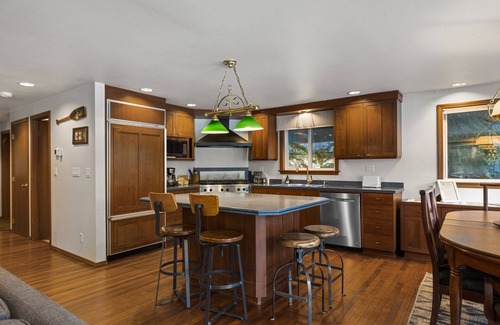 Skykomish Cabin | Diamond on the Sky: Riverfront mountain lodge w/views, fireplace & WiFi