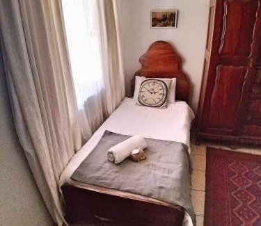 Tierpoort House | Die Woestynroos Gastehuis