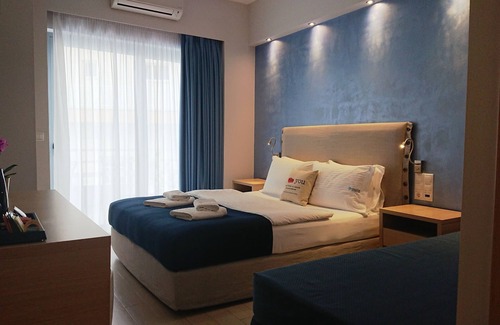 Loutraki Hotel | Diolkos Studios