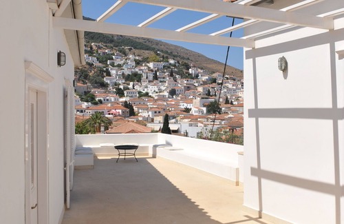 Hydra Villa | Dione House