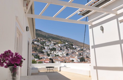 Hydra Villa | Dione House