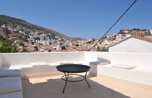 Hydra Villa | Dione House
