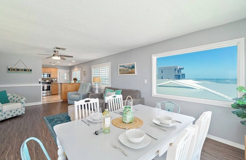 Painters Hill House | Direct Oceanfront~Deck~King Bed~Grill