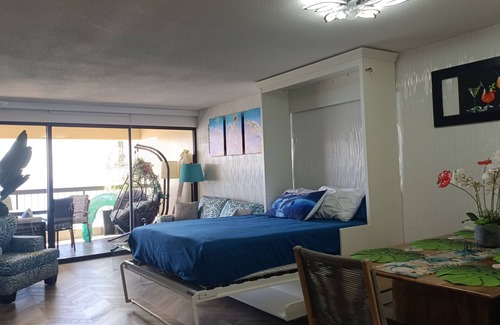 Diamond Head - Kapahulu - St. Louis Hotel | Direct Oceanfront in the Heart of Waikiki! Spectacular New Custom Reno!