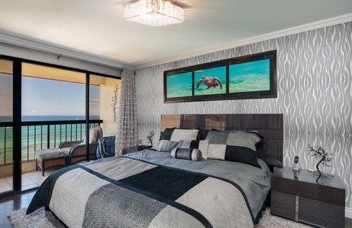 Waikiki Hotel | Direct Oceanfront in the Heart of Waikiki! Spectacular New Custom Reno!