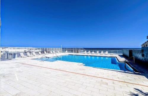 East Daytona Apartment | Direct Oceanfront Private Balcony Tiki King bed