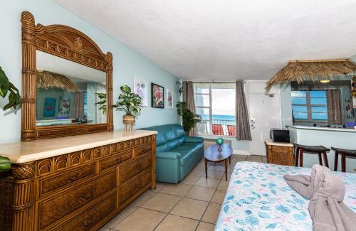 East Daytona Apartment | Direct Oceanfront Private Balcony Tiki King bed