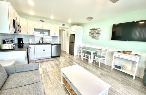 Myrtle Beach Condo | Direct OCEANFRONT 2021 Remodeled 3rd floor End unit Myrtle Beach Resort