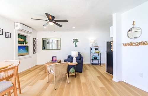 Bay Esplanade Apartment | Direct Waterfront `The Lily Pad` Walk to Beach