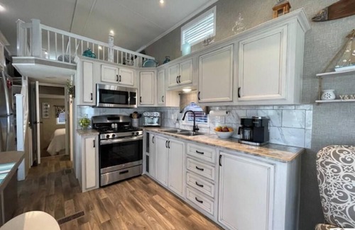 Cadiz Cottage | Direct waterfront property! Book your Summer Vacation NOW!