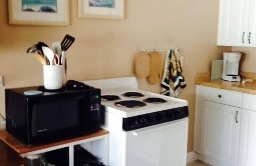 Pass-a-Grille Historic District Condo | DIRECTLY ON BEACH - ST PETE BEACH PASS-A-GRILLE - Awesome Sunsets from Balcony