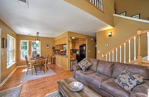 Flippin House | Directly on White River! Walk-in access! 1/4 mile from White Hole Access