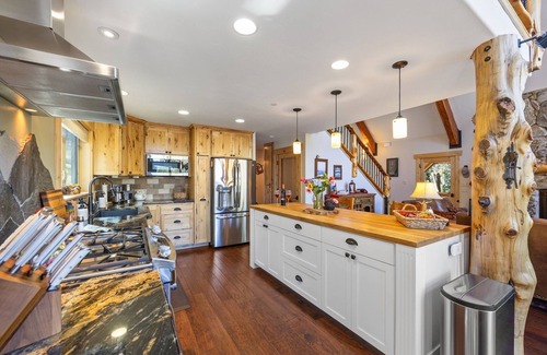 Soda Springs Cabin | Discount dates at the Hillside Mountain Retreat, elegantly rustic