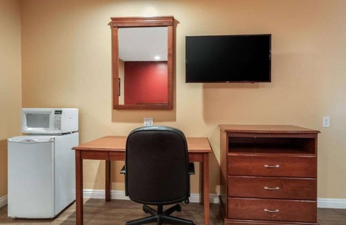 Harbor House | Discover an affordable stay near sporting venues and beaches!