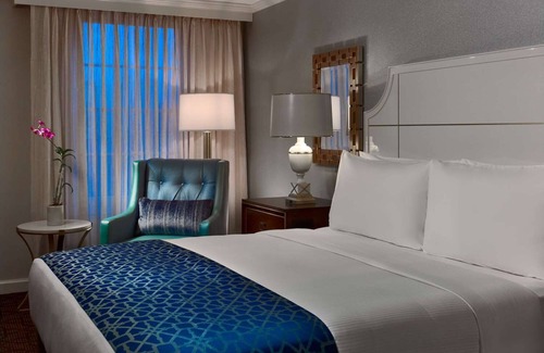 French Quarter Resort | Discover Historic Homes in French Quarter! Pets Allowed, 4 onsite bars!