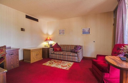 Liberal Hotel | Discover King Unit, Free Parking, Pets Allowed; Steps Away From Cattlemans Cafe