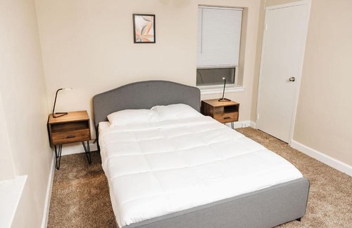 St. Louis Apartment | Discover St Louis in a Cozy APT with Pool and Gym