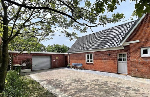 Dagebuell Apartment | "Discover Tranquility at 'Lütt' – Your Perfect Getaway by the Sea!"