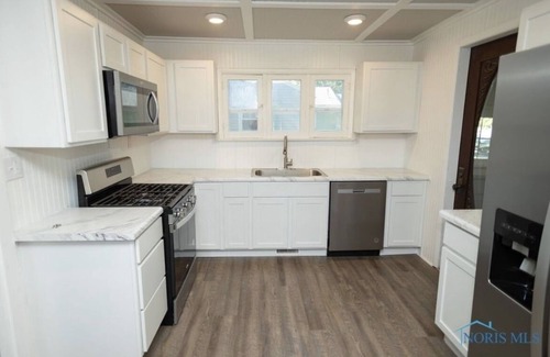 Findlay House | Discover University charm, just steps away