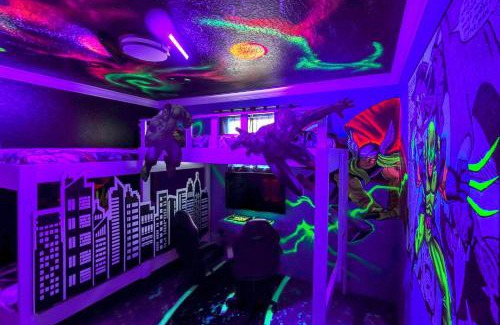 Regal Palms House | Disney Dreamstay: Pool & Themed Rooms @ Family Friedly Resort