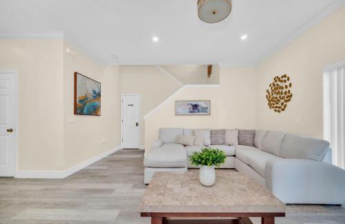 Regal Palms House | Disney Dreamstay: Pool & Themed Rooms @ Family Friedly Resort