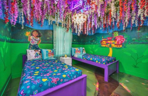 Regal Palms House | Disney Dreamstay: Pool & Themed Rooms @ Family Friedly Resort