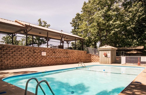 Notch Estates Condo | Divine 9 Condo - Resort Amenities - Fishing Lake - Hiking Trails - So Comfy!!