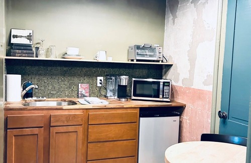 Sweetwater Apartment | Dixon Suite at Remedies Inn Boutique Hotel. Private room, bath and kitchenette.