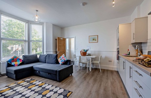 Swanage Apartment | Dizzy Lows Modern 1 Bedroom Swanage Apartment with Bay Views