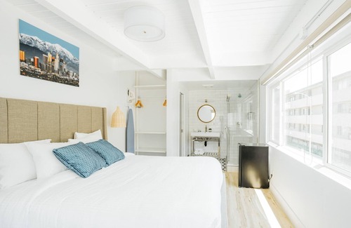 Belmont Shore Hotel | DK - Deluxe Room, 1 King Bed, Non Smoking