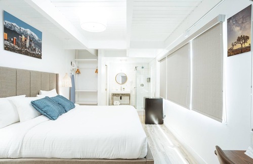 Belmont Shore Hotel | DK - Deluxe Room, 1 King Bed, Non Smoking