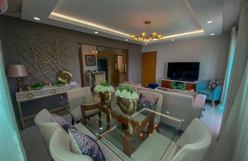 La Vega Province Apartment | DMero, Lujoso apartamento familiar cerrado.