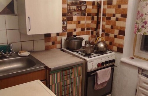 Obolons'kyi District Apartment | Dnipro Heroes Station House in Київ