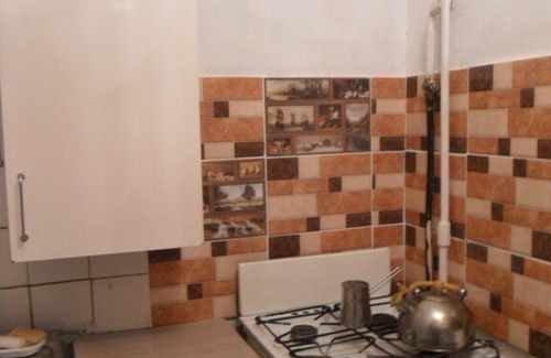 Obolons'kyi District Apartment | Dnipro Heroes Station House in Київ