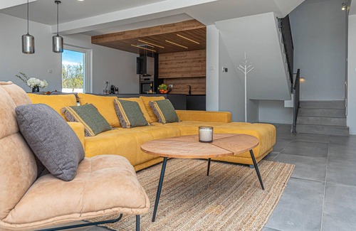 Zaton House | Do you want to experience a luxurious vacation with pool and in authentic design, you will love this