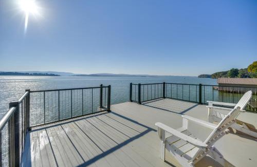 Groveoak House | Dock and Panoramic Views Guntersville Lake Retreat!
